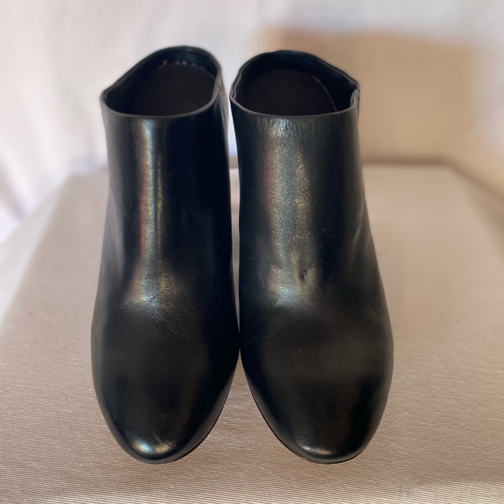 Pour La Victoire Black Leather Ankle Booties